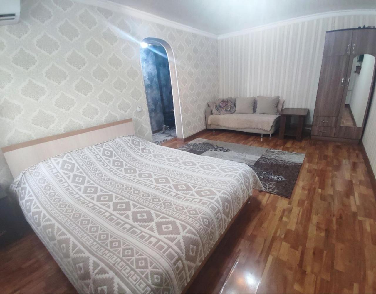 Комфортная Квартира Для 2Х Персон Apartment Bishkek Luaran gambar